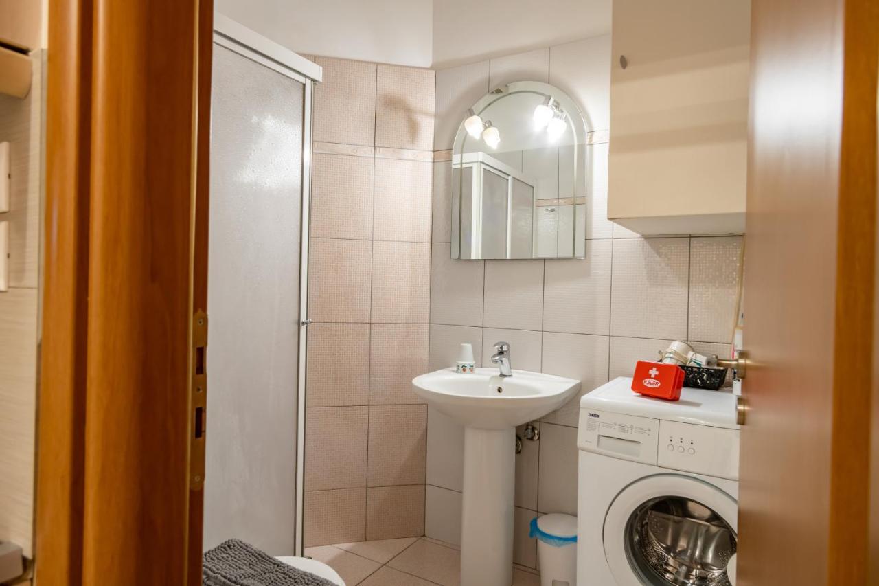 Apartamento Flat In Excellent Location With Private Parking Atenas Exterior foto