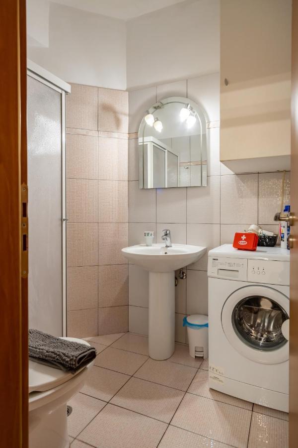 Apartamento Flat In Excellent Location With Private Parking Atenas Exterior foto
